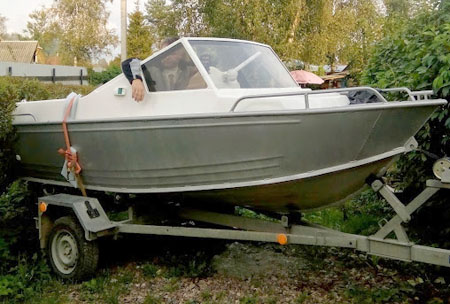 Лодка «Абрис 400» с автомобильной компоновке