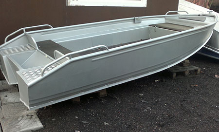 Корпус базовой версии лодки «Абрис 400»