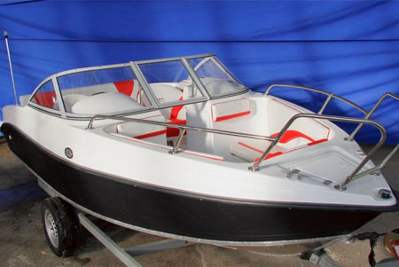 Носовой кокпит лодки «Absolut 165»