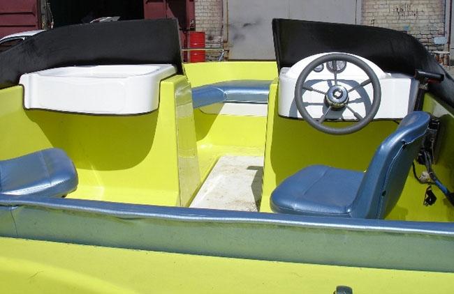 Компоновка кокпита лодки «Арктур 530»