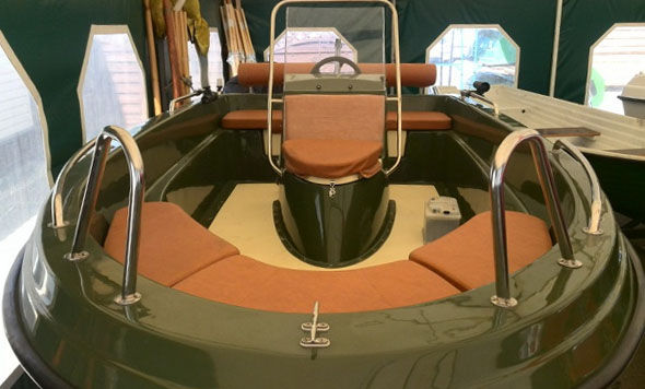 Компоновка кокпита лодки «SAVA 475»