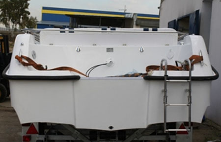 Форма днища в корме лодки «UKSI Agitator»