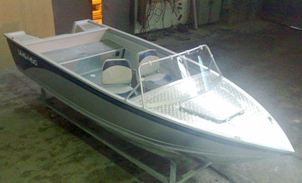 Лодка UMS450 FC NELMA