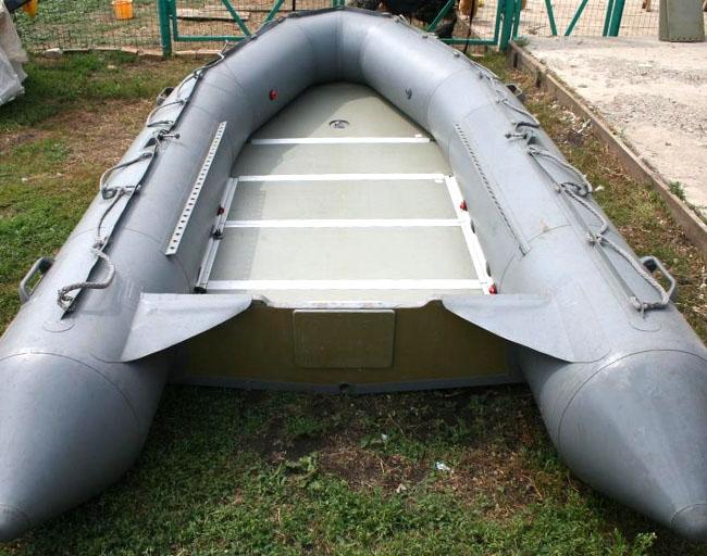 Компоновка кокпита лодки «Фаворит F-420»