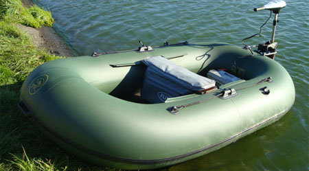 Лодка «BoatMaster 250 Эгоист» на воде