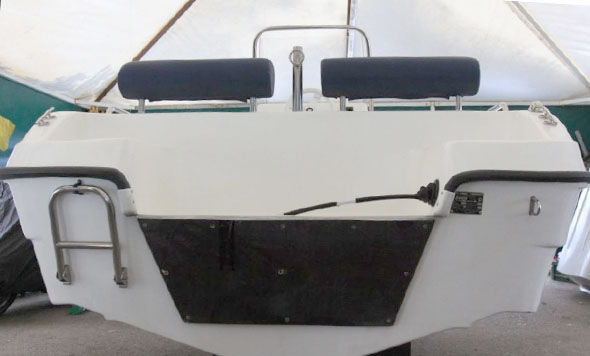 Оформление кормы и транец лодки «SAVA 475»