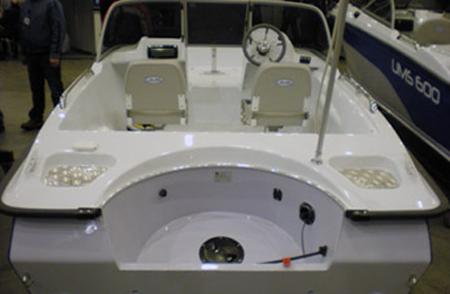 Моторная лодка «UMS-470PL». Корма