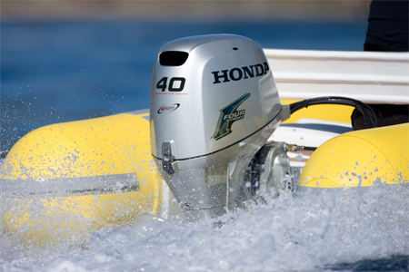 Подвесной лодочный мотор Honda BF40 на ПВХ лодке